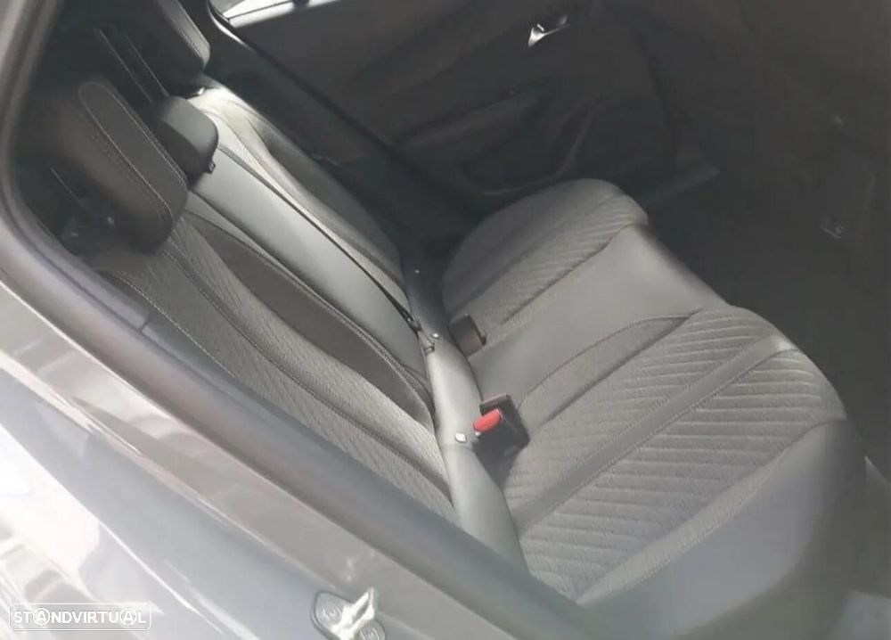 Peugeot e-2008 50 kWh Allure - 5