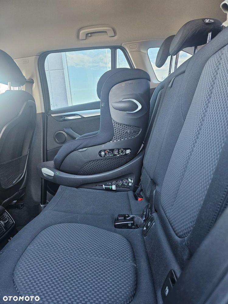 BMW X1 sDrive18i - 11