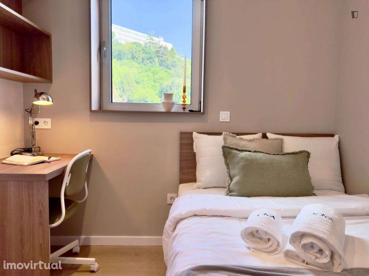Quarto - localizado em Baixa Coimbra - Grande imagem: 4/18