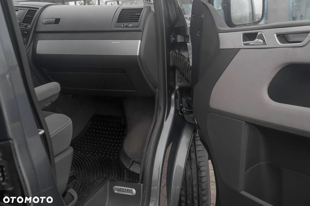 Volkswagen Multivan - 15