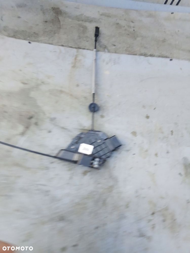 zamek prawy przód volvo v70 iii 31253658 - 1