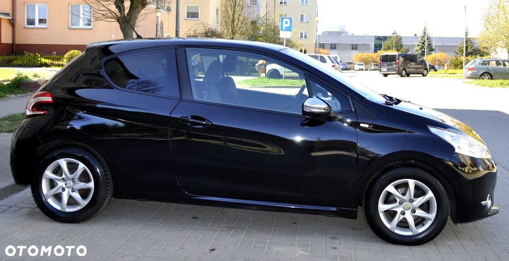 Peugeot 208 82 PureTech Style - 4