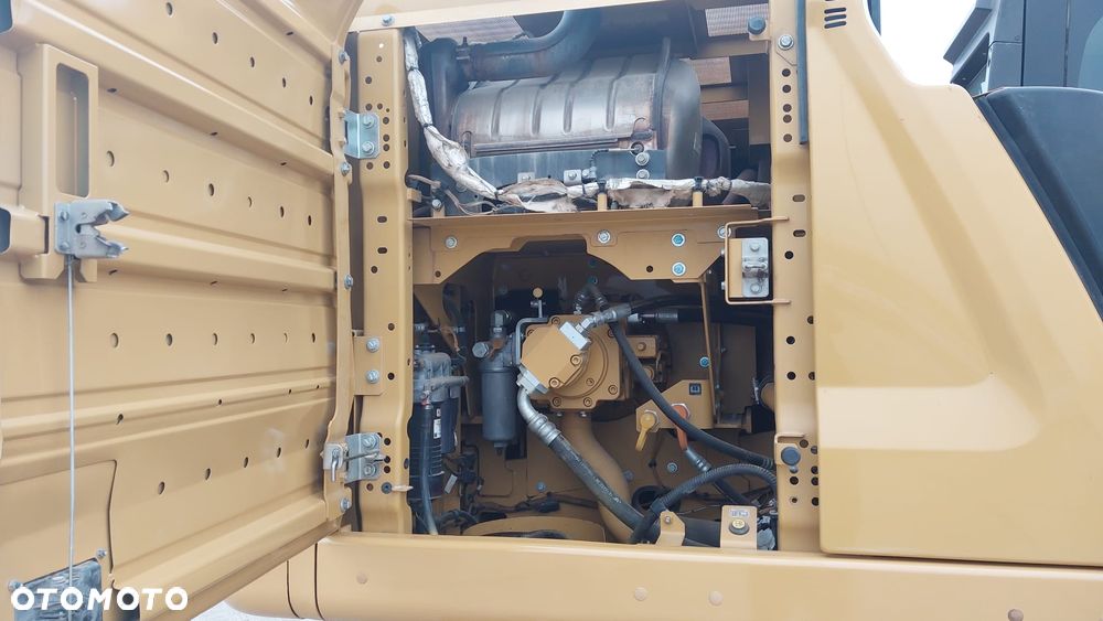 Caterpillar 323 I - 6