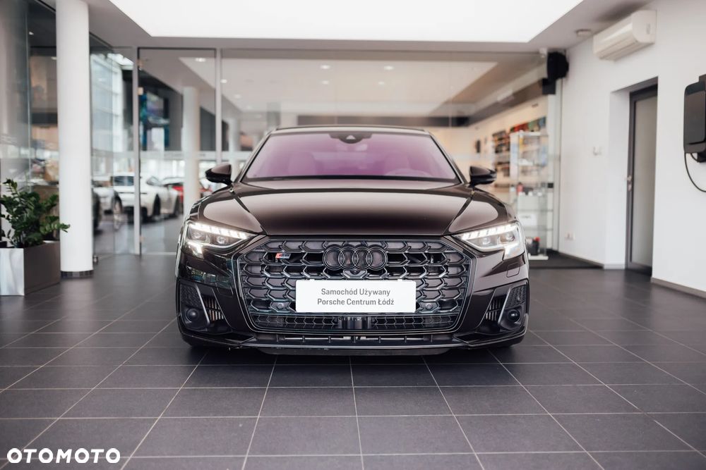 Audi S8 - 8
