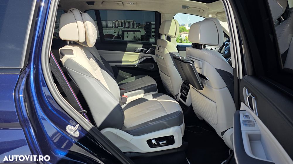 BMW X7 M60i xDrive AT MHEV - 11