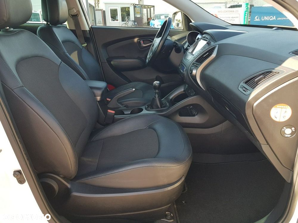 Hyundai ix35 2.0 CRDi 4WD Fifa World Cup Gold Edition - 17