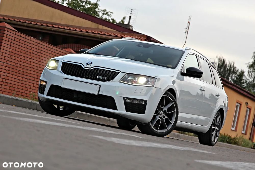 Skoda Octavia 2.0 TDI DSG RS - 9