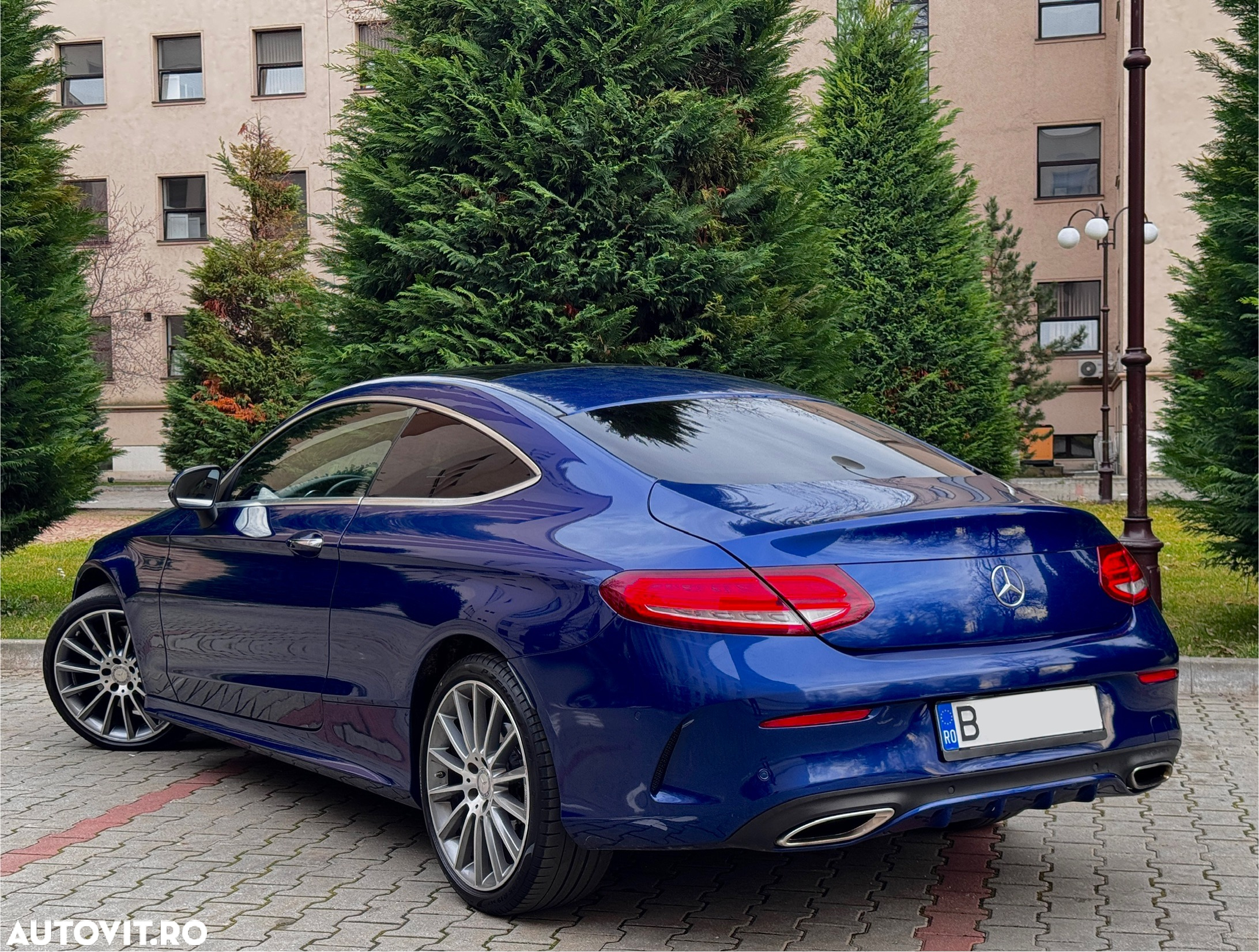 Mercedes-Benz C 300 Coupe 9G-TRONIC AMG Line - 3