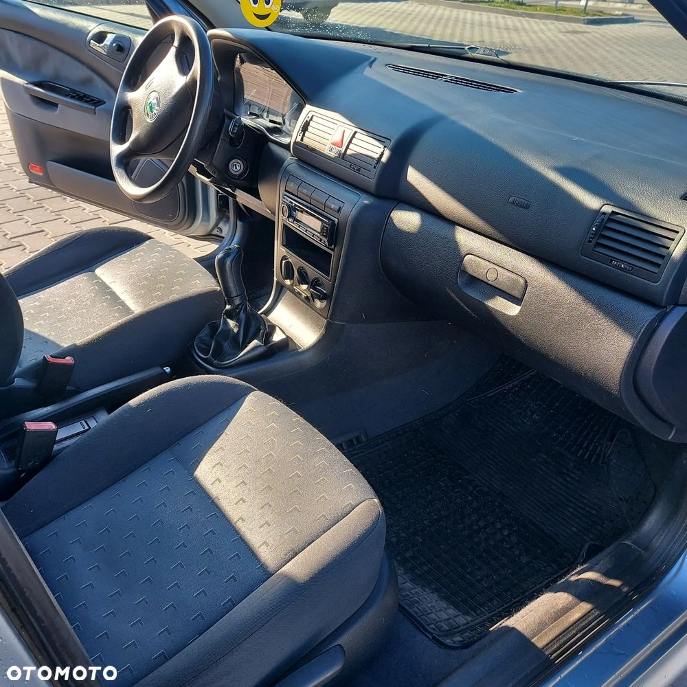 Skoda Octavia 1.6 Ambiente - 15