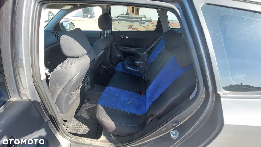 Hyundai i30 1.6 CRDi Comfort - 13