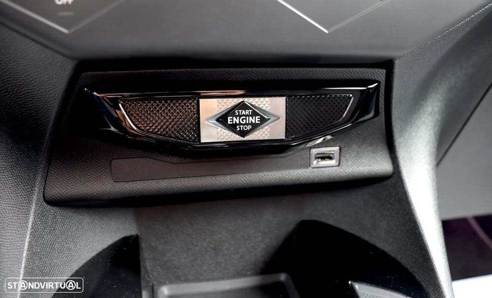 DS DS3 Crossback PureTech 130 Aut. PERFORMANCE LINE + - 27