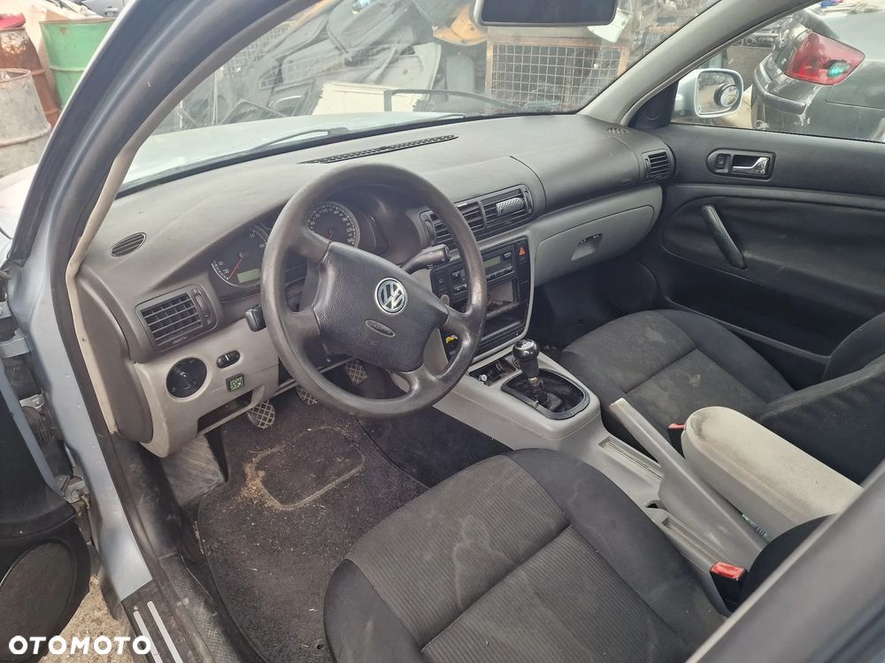 VW Passat b5 sedan lift 2.0 8v AZM lakier LA5W na części - 10