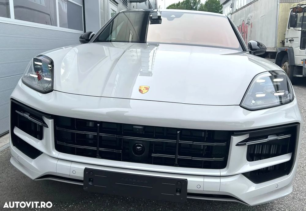 Porsche Cayenne Coupe E-Hybrid - 6