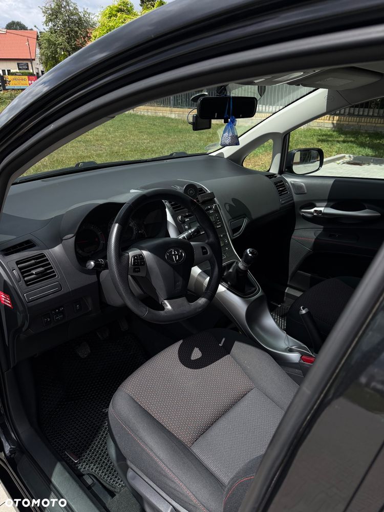 Toyota Auris 2.0 D-4D - 11