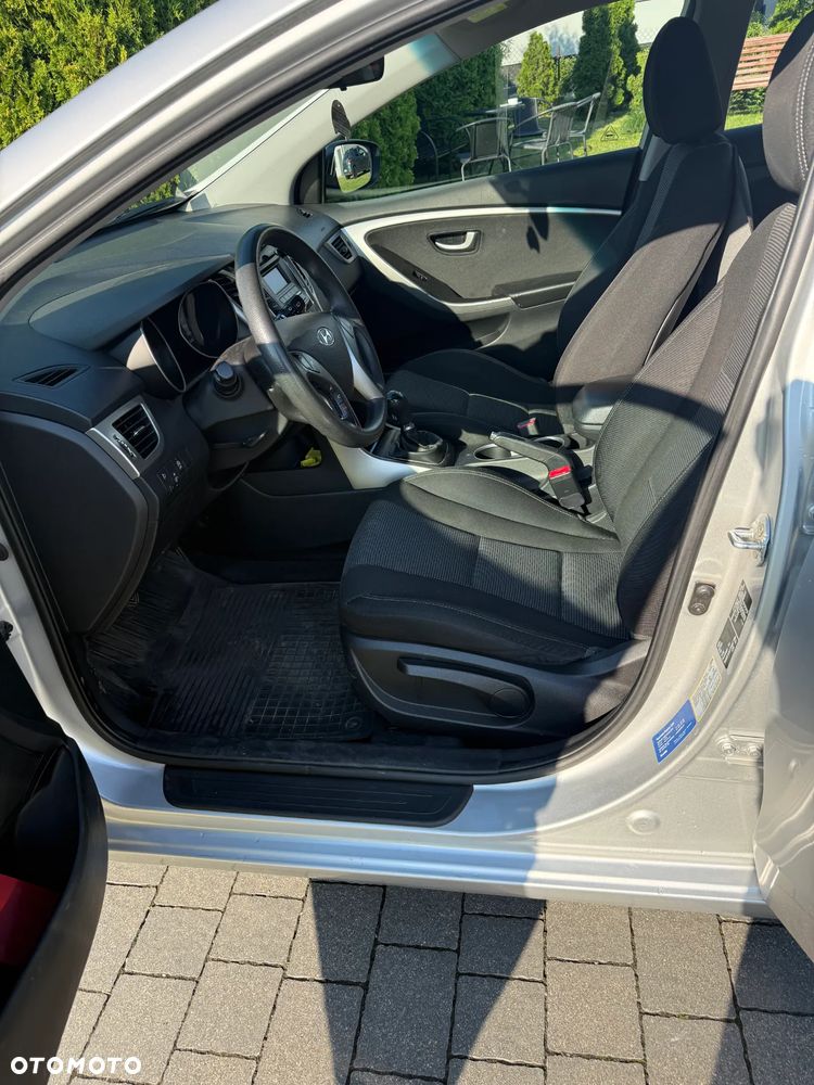 Hyundai i30 1.6 D Classic + - 12