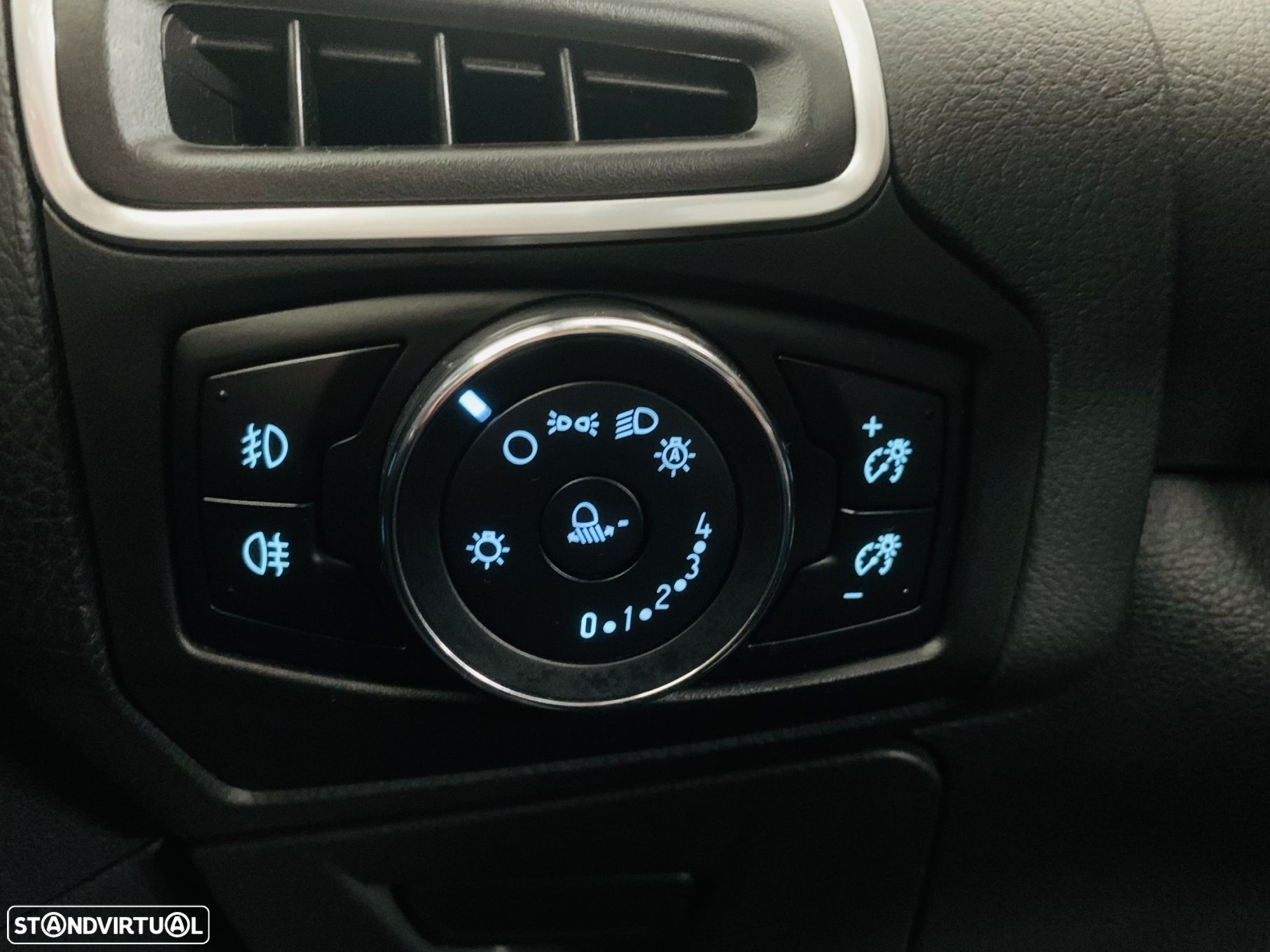 Ford Focus 1.0 EcoBoost S&S TITANIUM - 9