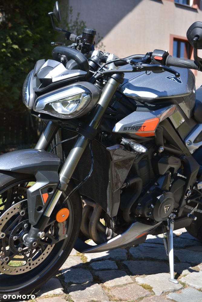 Triumph Street Triple - 4