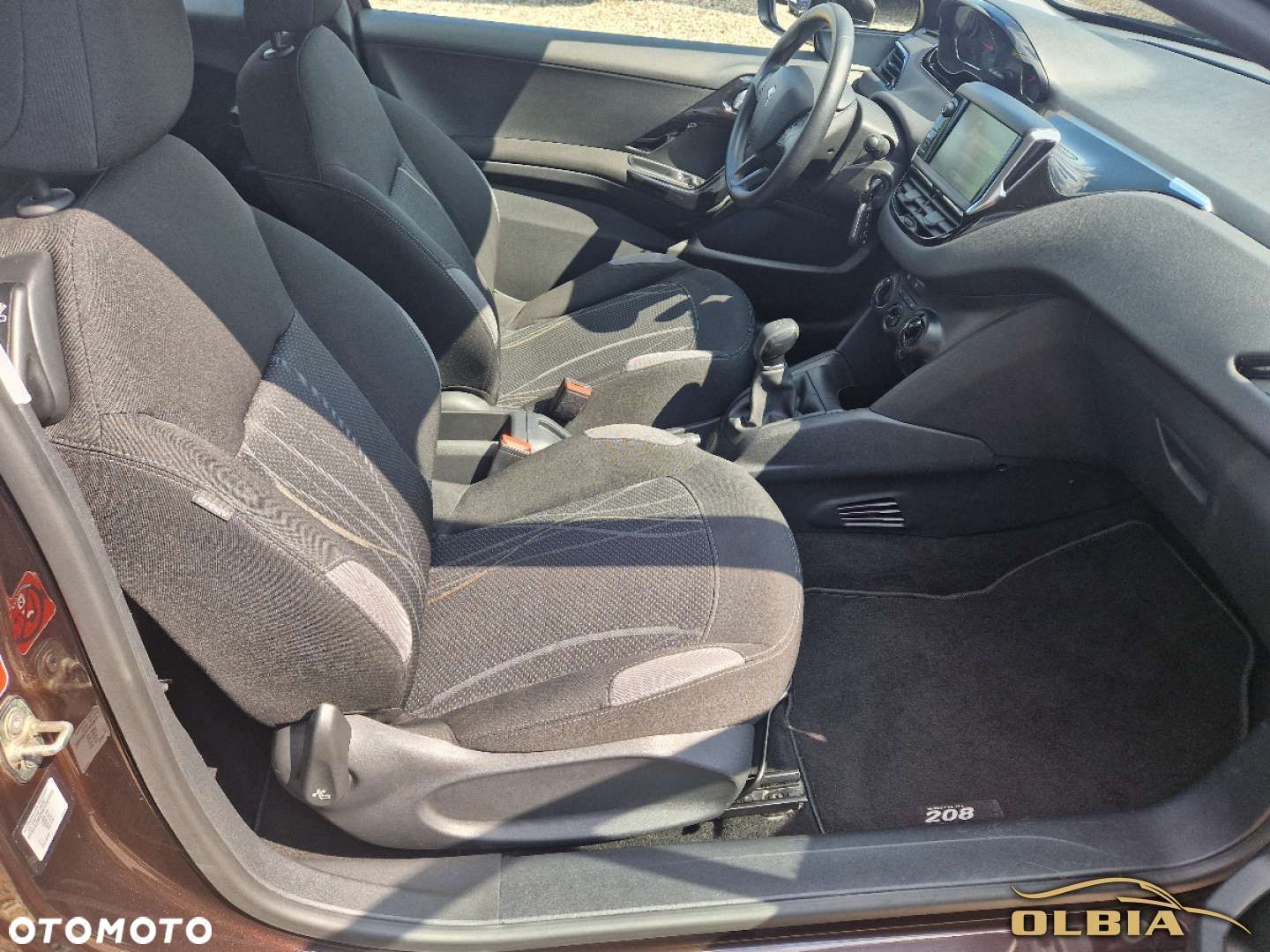 Peugeot 208 - 18