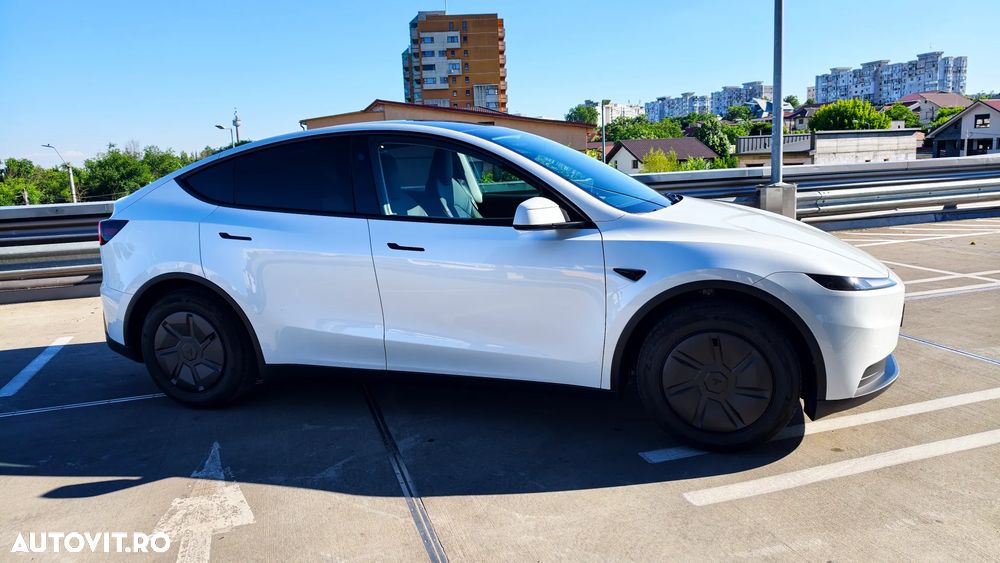 Tesla Model Y RWD Standard - 5