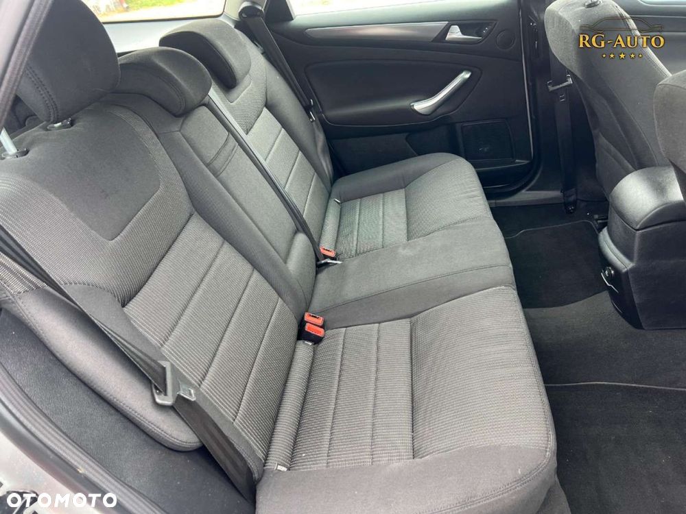 Ford Mondeo - 33