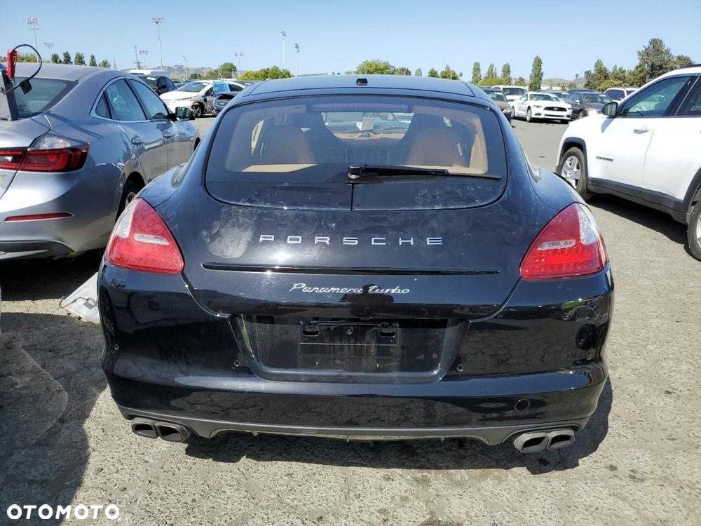 Porsche Panamera Turbo 4.8, z 2012 roku, model USA. - 6