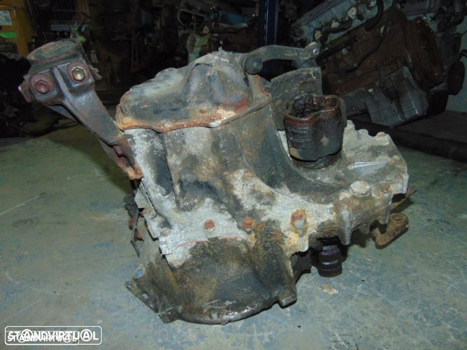 Toyota Corolla XL 1300 caixa velocidades - 2