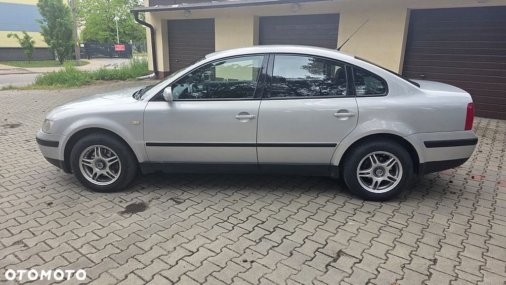 Volkswagen Passat 1.9 TDI Comfortline - 2