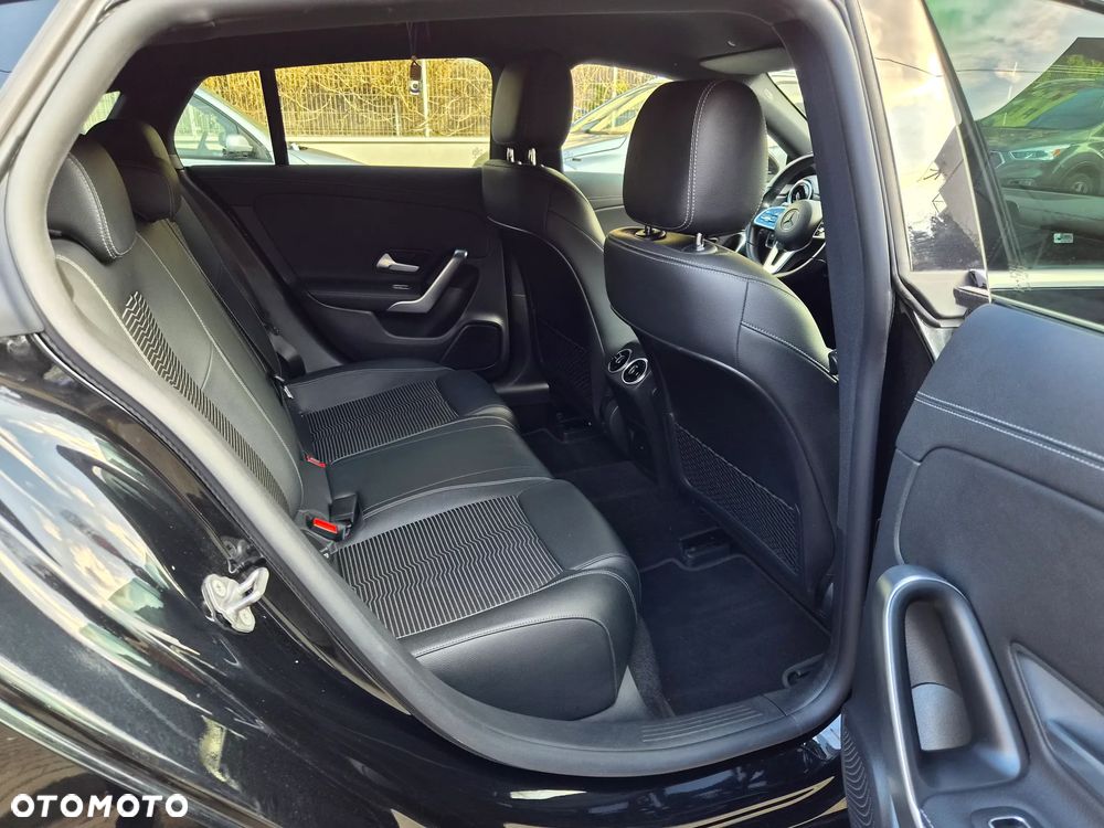 Mercedes-Benz CLA 180 Progressive 7G-DCT - 18