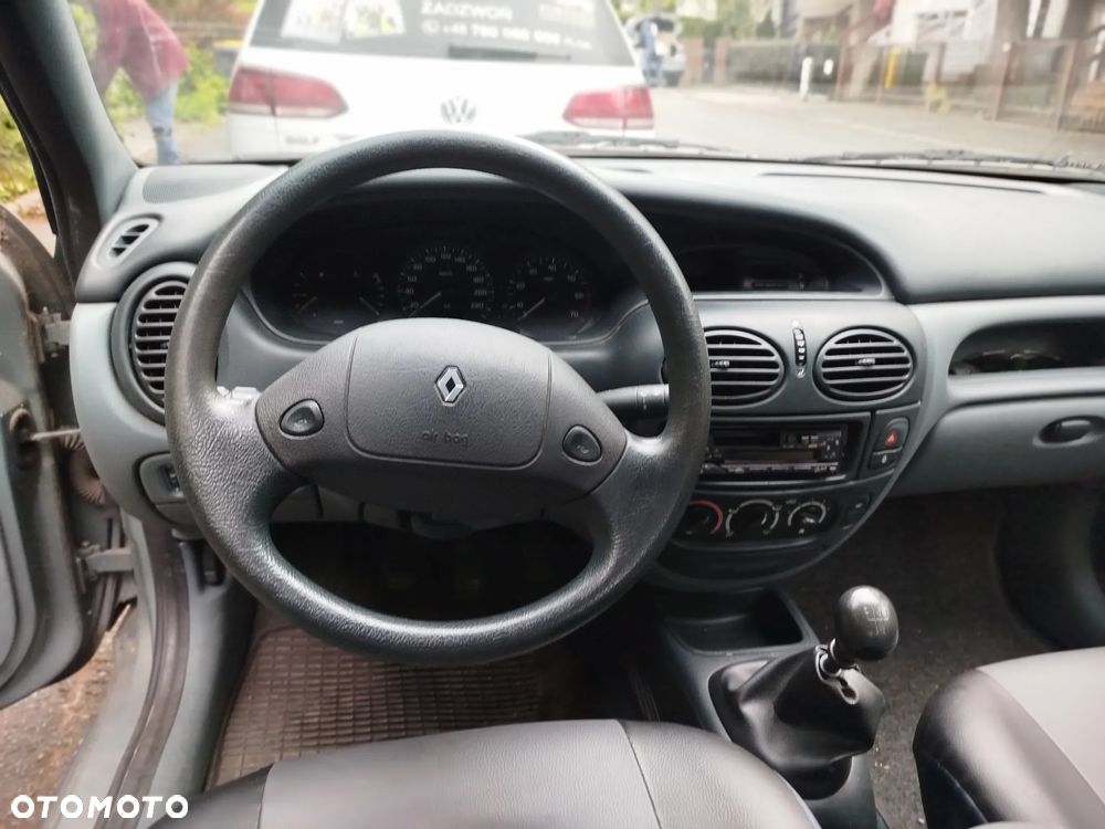 Renault Megane 1.4 RN - 11