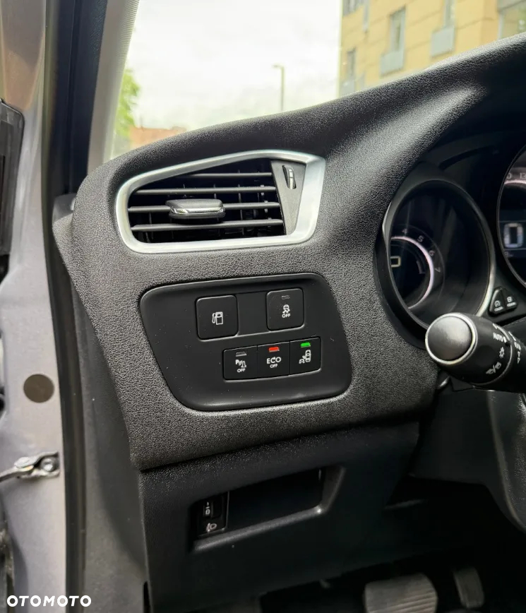 Citroën C4 PureTech 130 Stop&Start EAT8 SHINE - 19