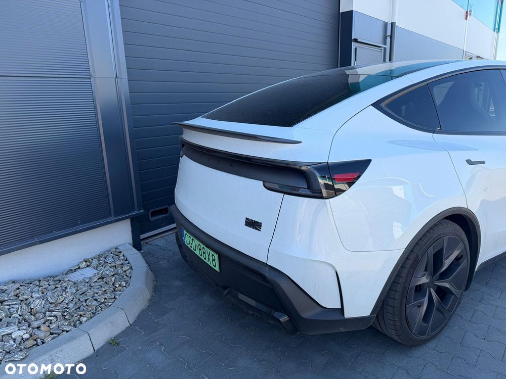 Tesla Model Y - 4