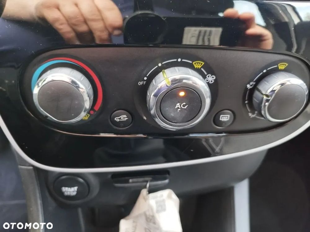 Renault Clio 1.2 16V 75 LIMITED - 22