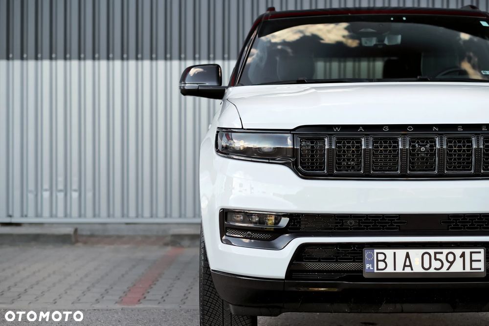 Jeep Grand Wagoneer - 3