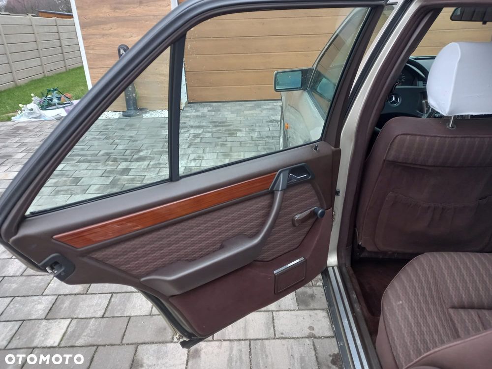 Mercedes-Benz W124 (1984-1993) - 12