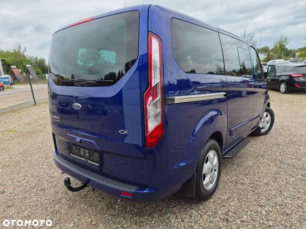 Ford Tourneo Custom - 32