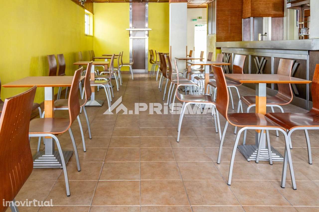 Espaço comercial com cave convertida em Apartamento para venda em Cast - Grande imagem: 4/21