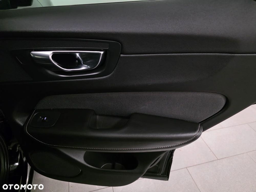 Volvo XC 60 D4 Geartronic RDesign - 24
