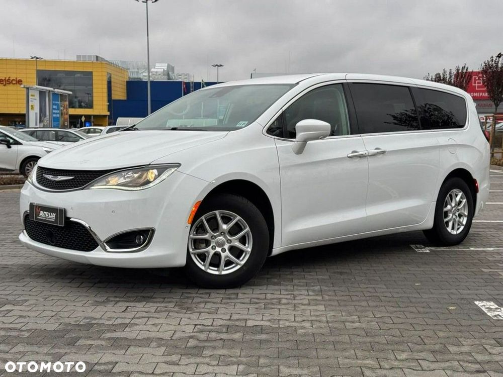 Chrysler Pacifica - 4
