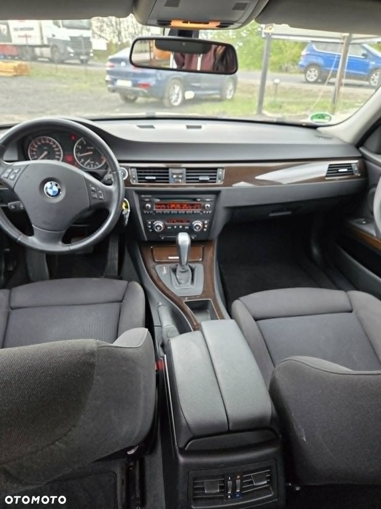 BMW Seria 3 320i - 14