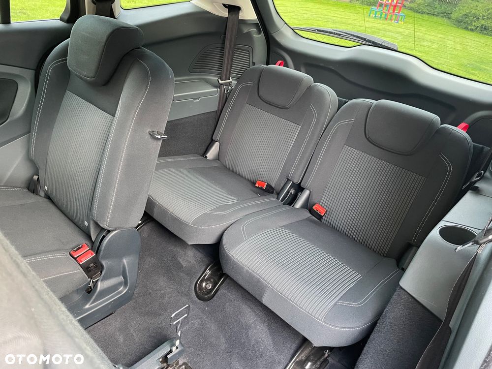 Ford Grand C-MAX - 9