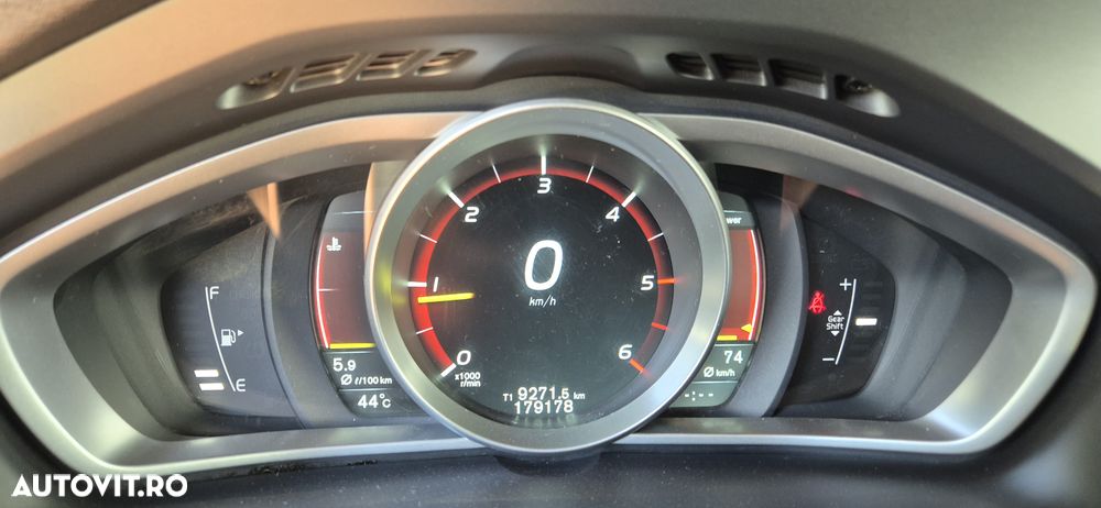 Volvo V40 D4 VEA Momentum - 14
