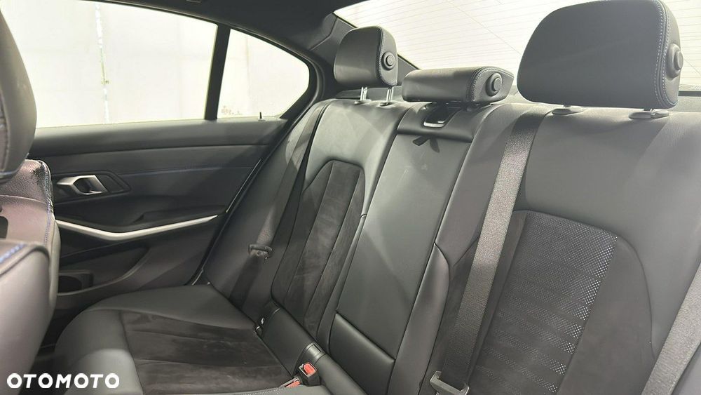 BMW Seria 3 318d M Sport - 12