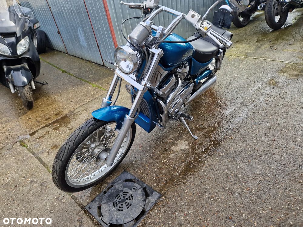 Suzuki Intruder - 5