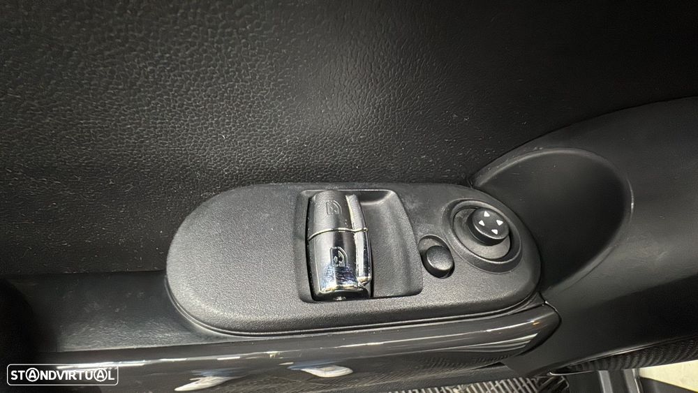 MINI 3 Portas One D - 10