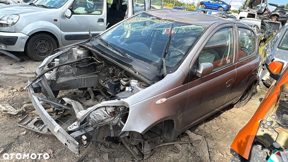 Toyota Yaris 2004 poj. 1.0 benzyna 65 KM - 3