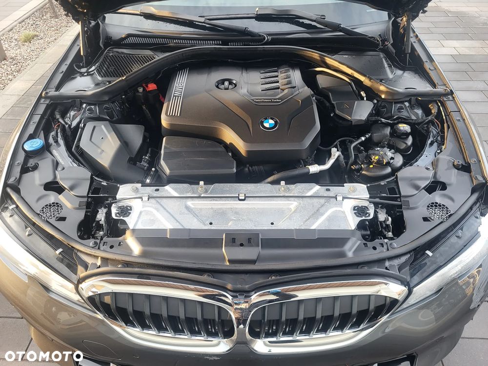 BMW Seria 3 330i xDrive Advantage - 9