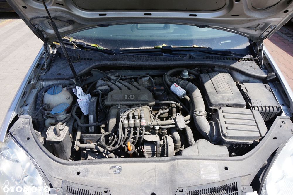 VOLKSWAGEN GOLF V 5D HB 2006 LA7W 1.6 8V BSE 102KM HTN SREBRNY na części - 9