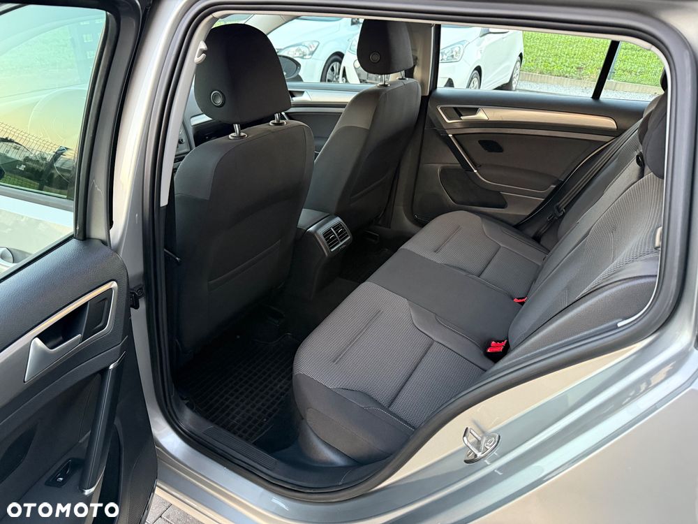 Volkswagen Golf - 21