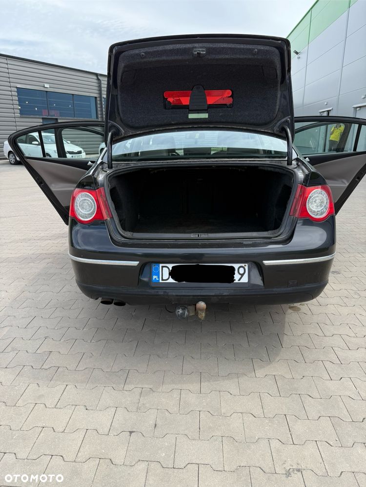 Volkswagen Passat 2.0 TDI Highline - 12
