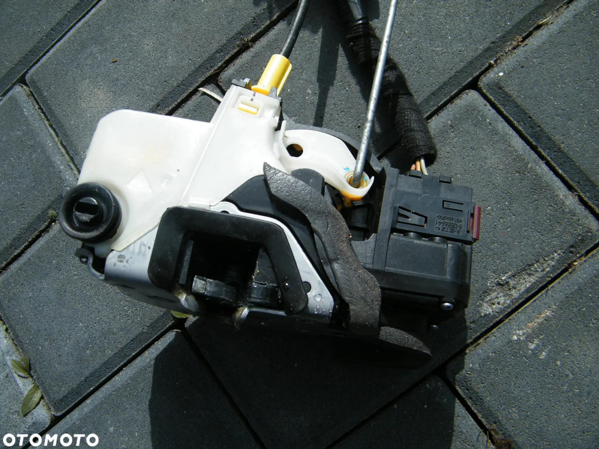 Zamek drzwi 13579546 prawy tył wiązka 688238731 8006019800000X Opel Mokka X lift - 3